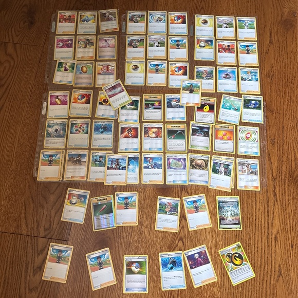Mix of trainer and energy Pokémon cards - Picture 1 of 1